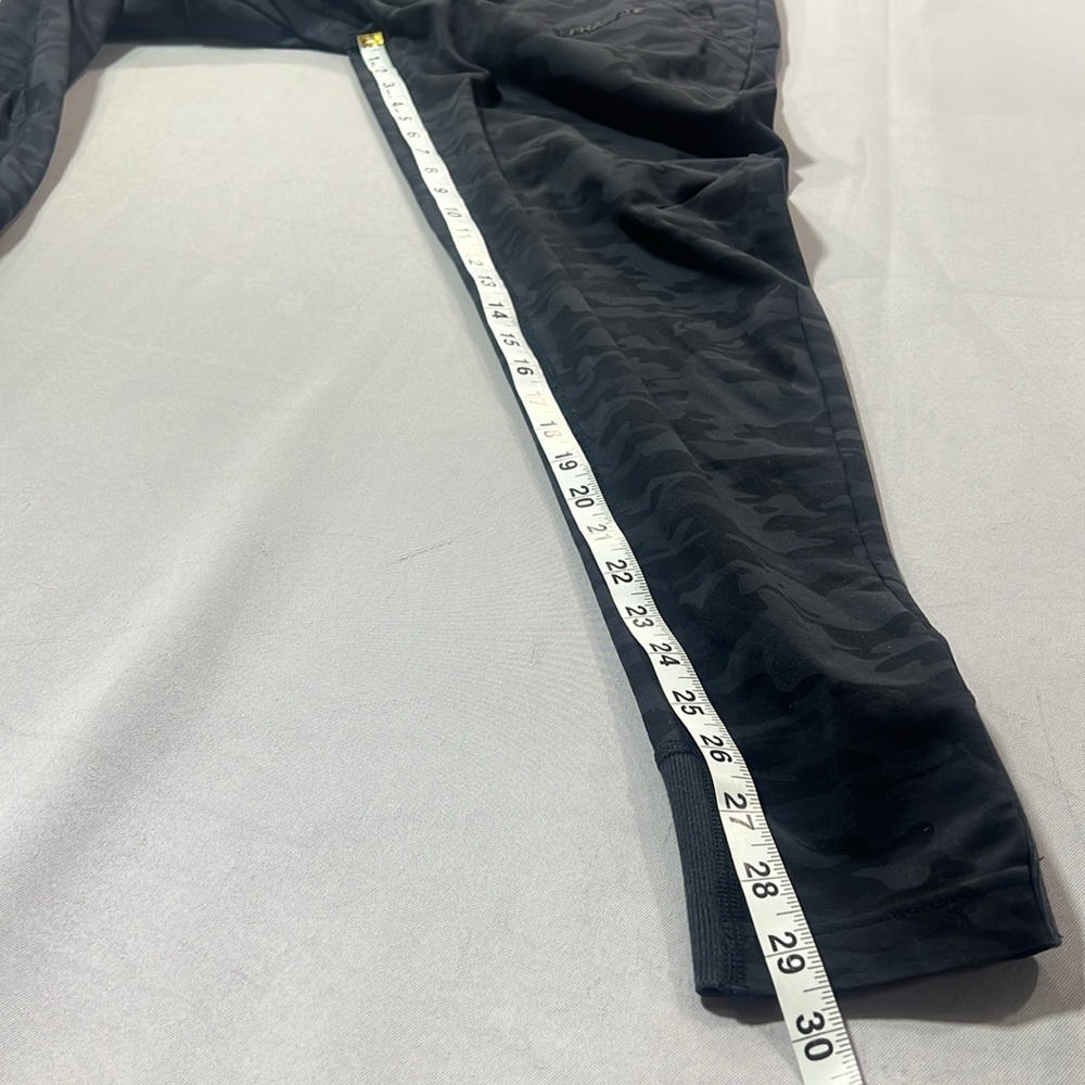 Alphalete men’s dark camo joggers - Picture 5 of 10